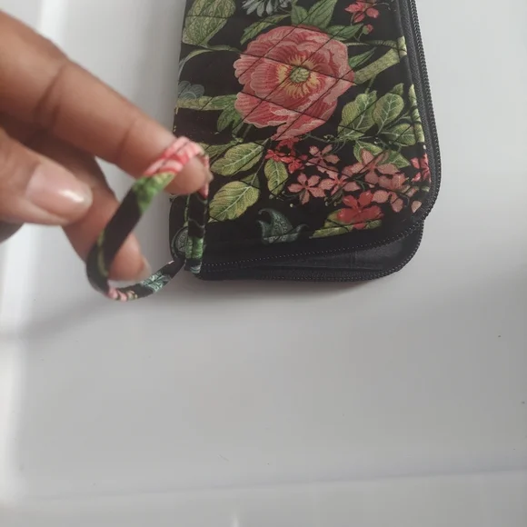 EUC - VERA BRADLEY WRISLET/WALLET - Picture 5 of 6